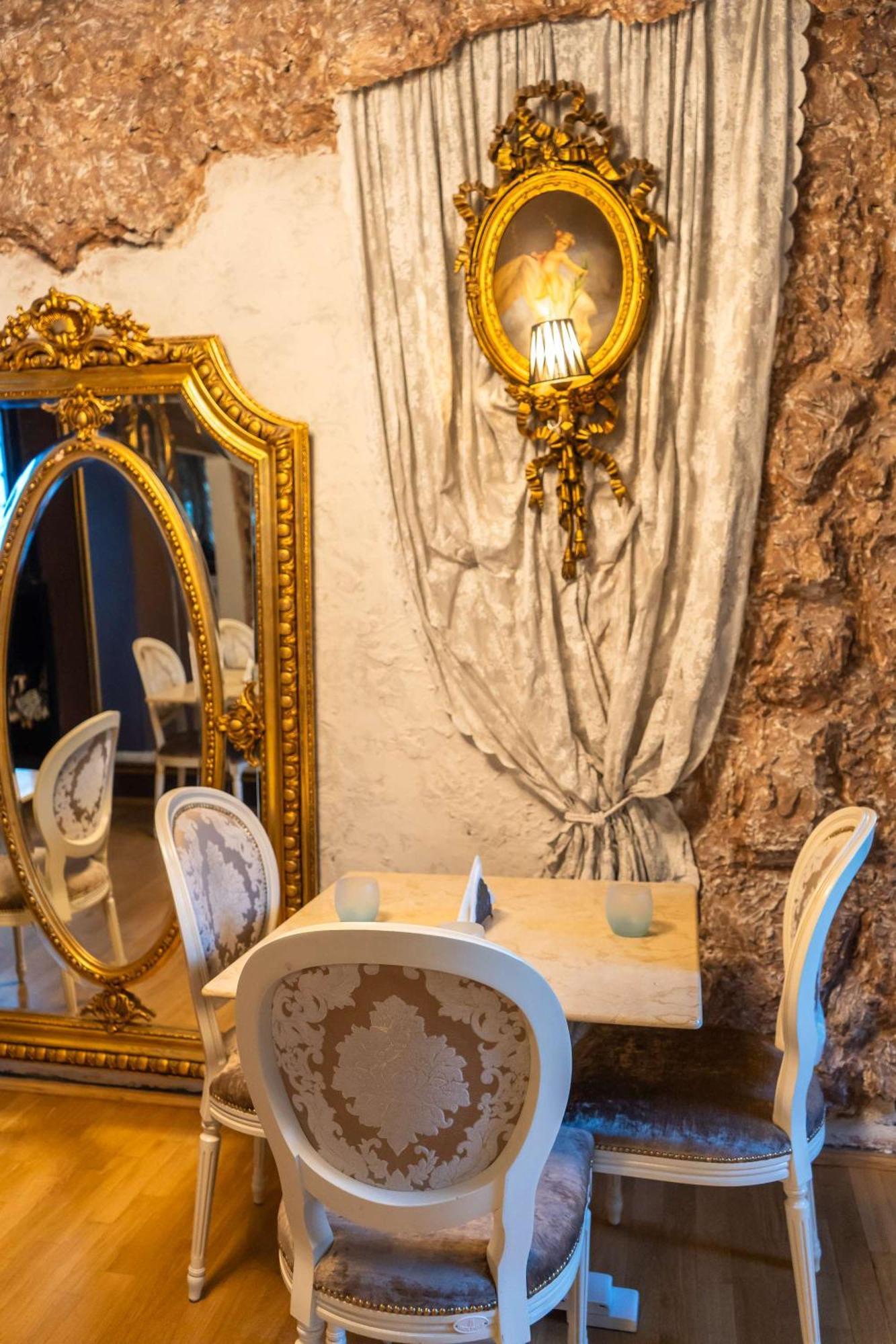 Conacul Coroanei Luxury Boutique Hotel ブカレスト エクステリア 写真