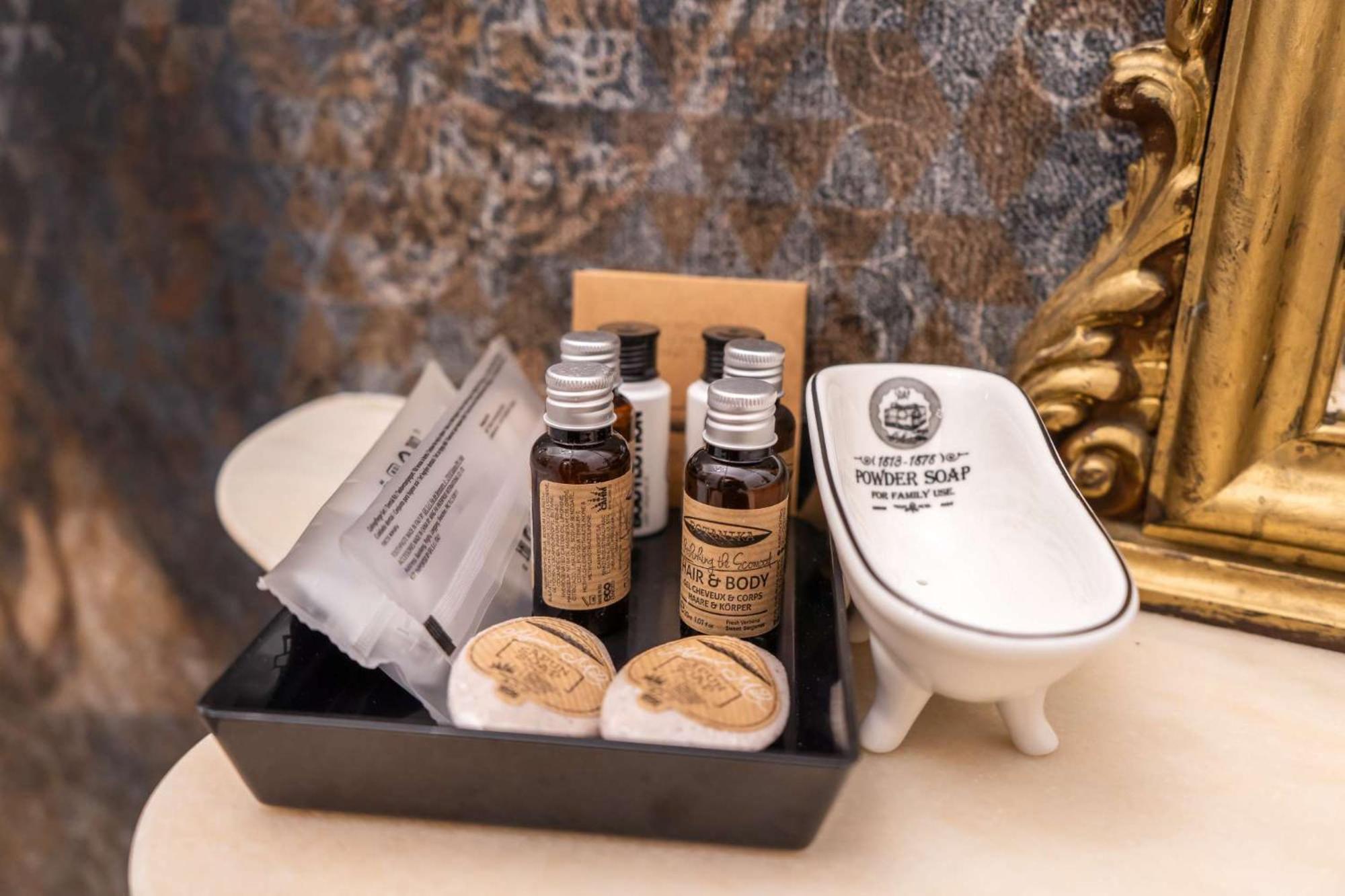 Conacul Coroanei Luxury Boutique Hotel ブカレスト エクステリア 写真