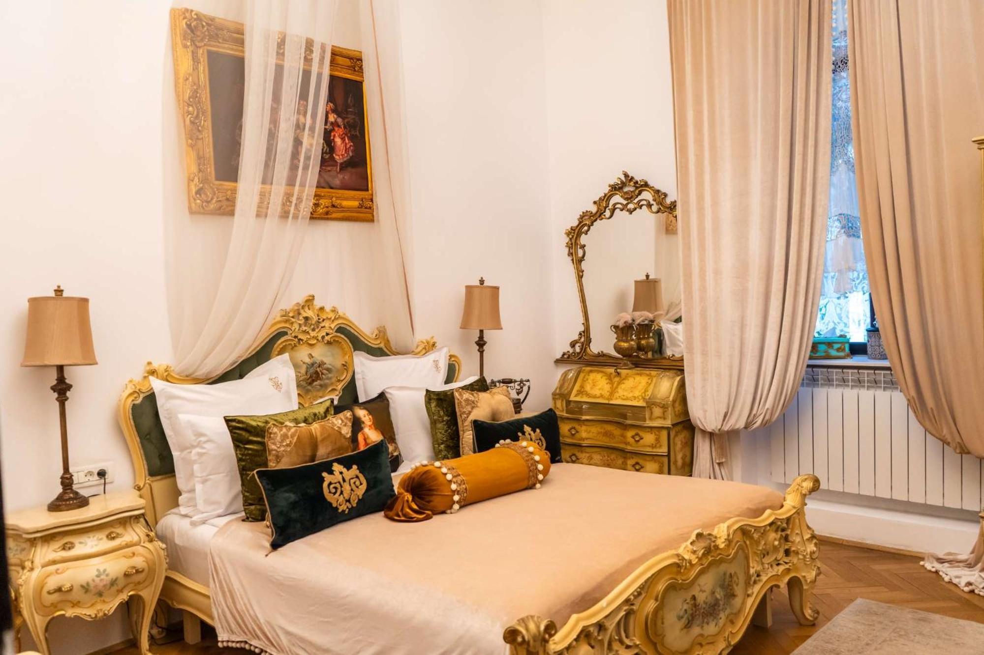 Conacul Coroanei Luxury Boutique Hotel ブカレスト エクステリア 写真