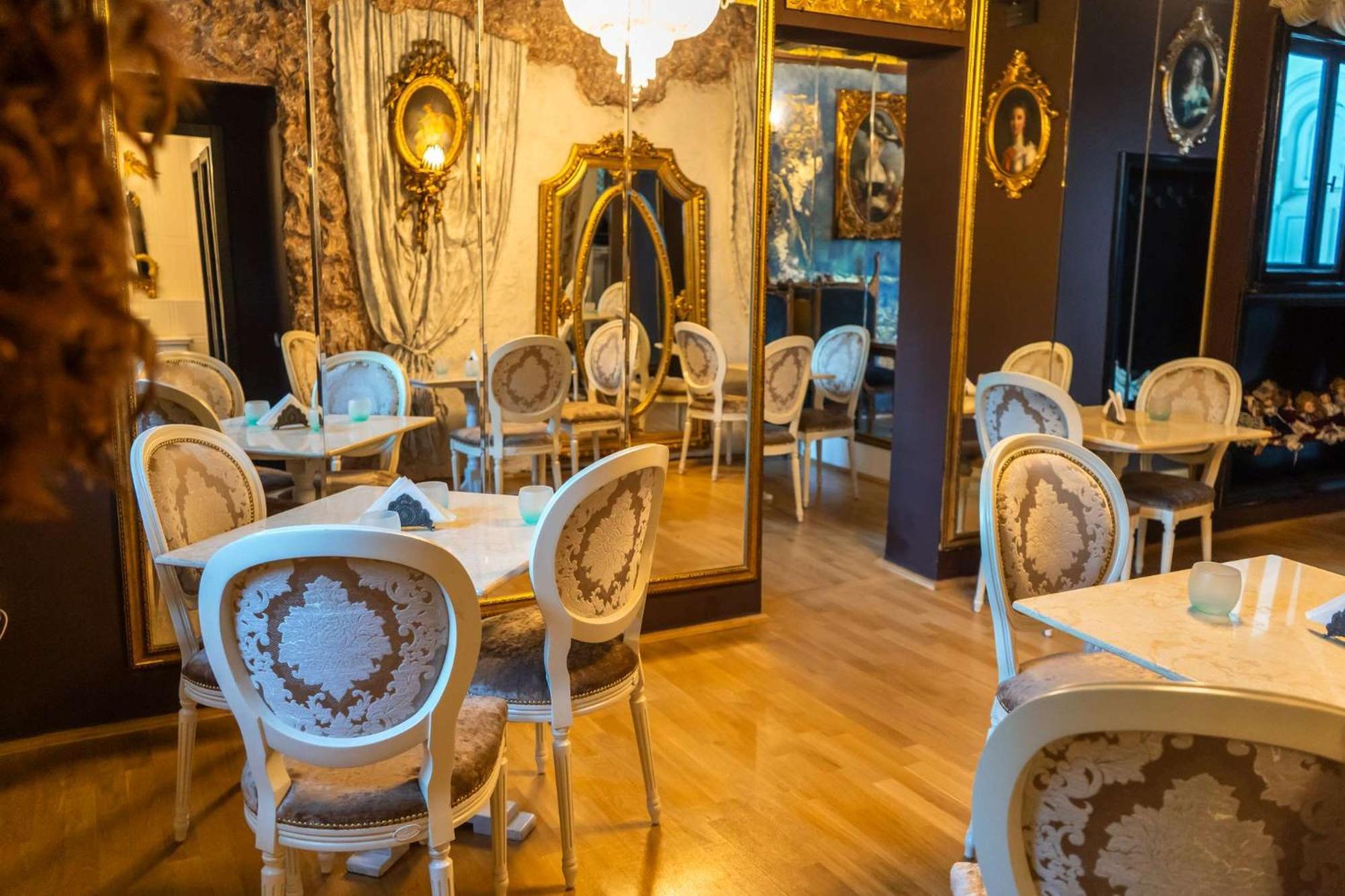 Conacul Coroanei Luxury Boutique Hotel ブカレスト エクステリア 写真
