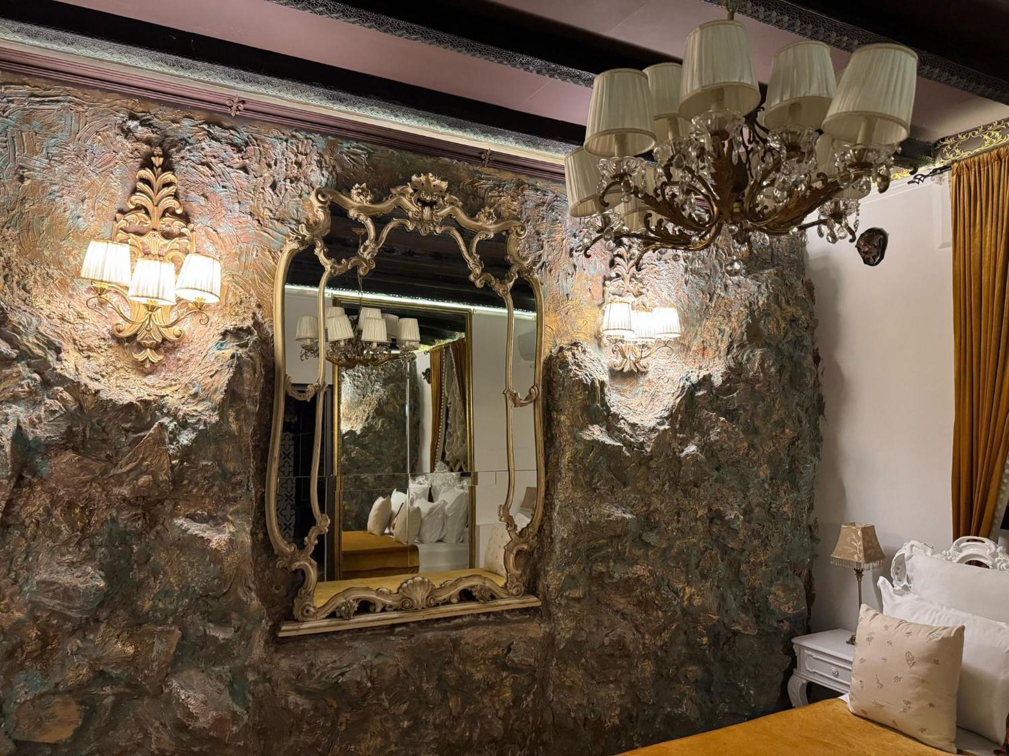 Conacul Coroanei Luxury Boutique Hotel ブカレスト エクステリア 写真