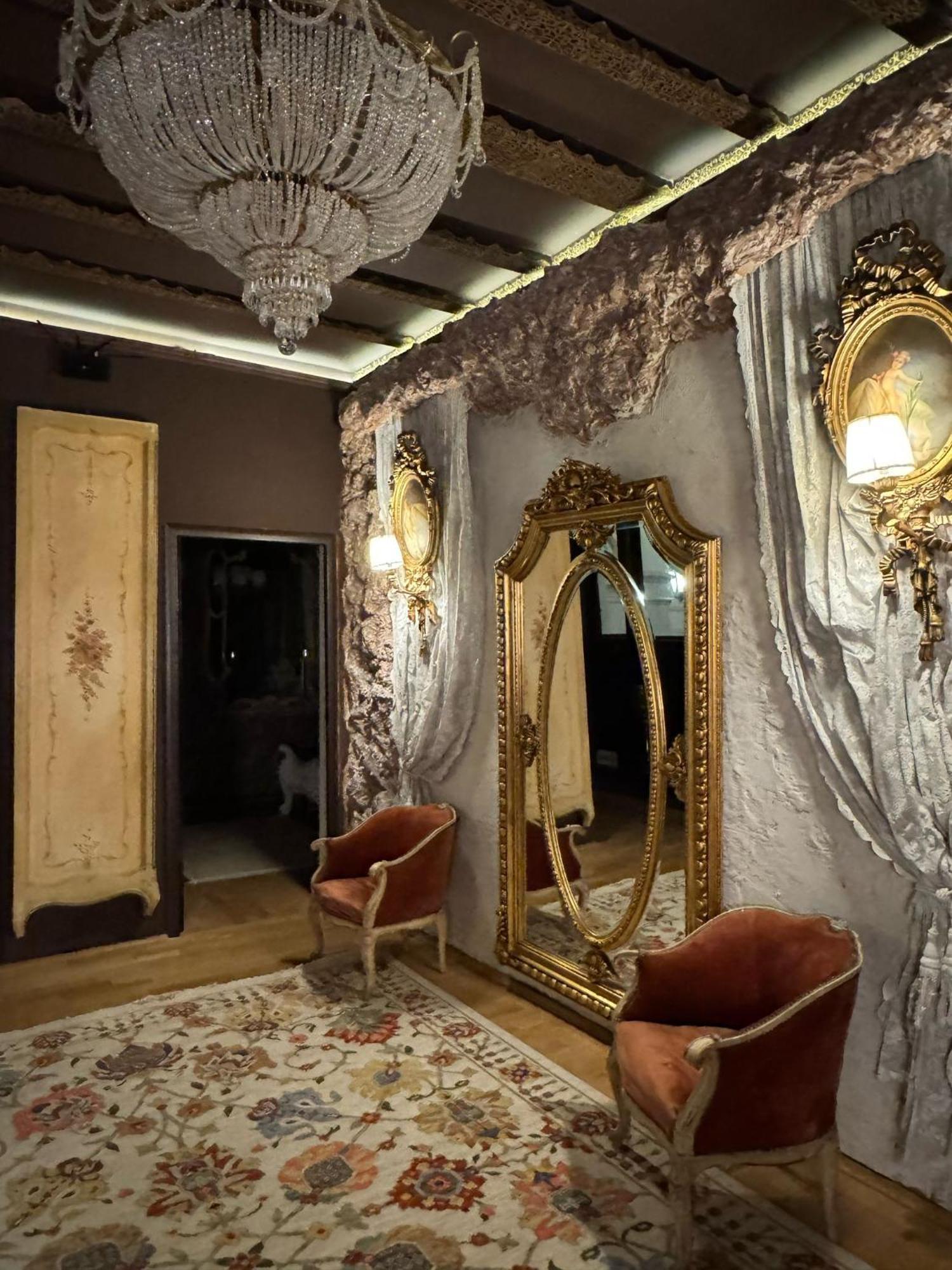 Conacul Coroanei Luxury Boutique Hotel ブカレスト エクステリア 写真